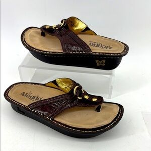 ALEGRIA Thong Women's Brown and Gold Sandals